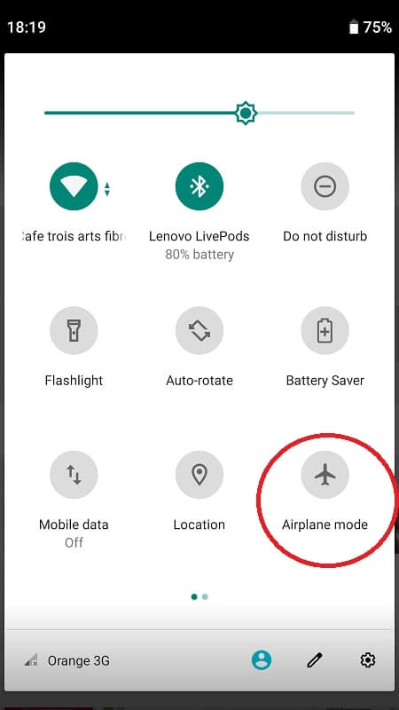 Turn on airplane mode to fix google play store keeps crashing