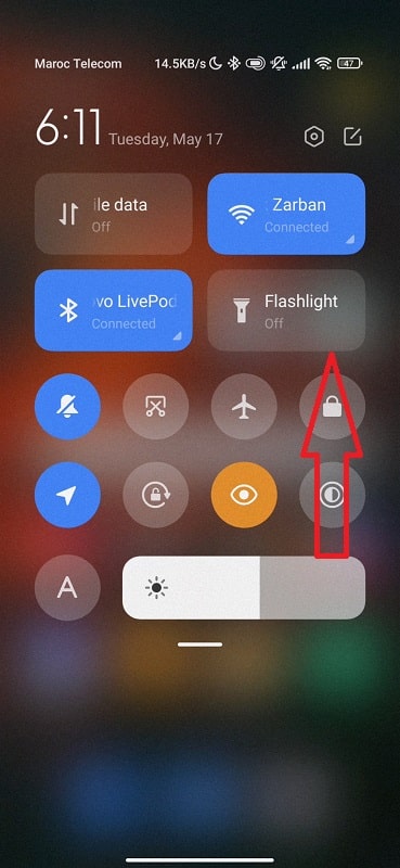 How to turn on flashlight on android phone