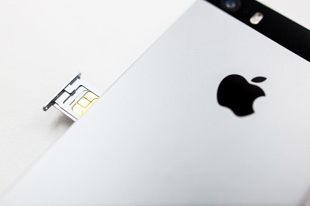 Check sim card to fix liquid has been detected in the lightning connector