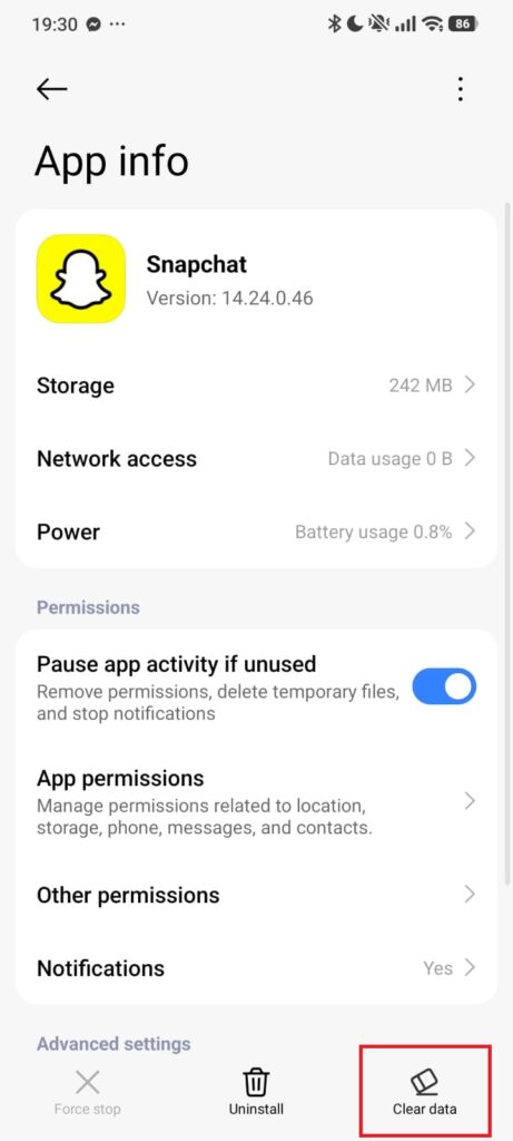 Snapchat App info screen with Clear data highlighted to locate clear cache button